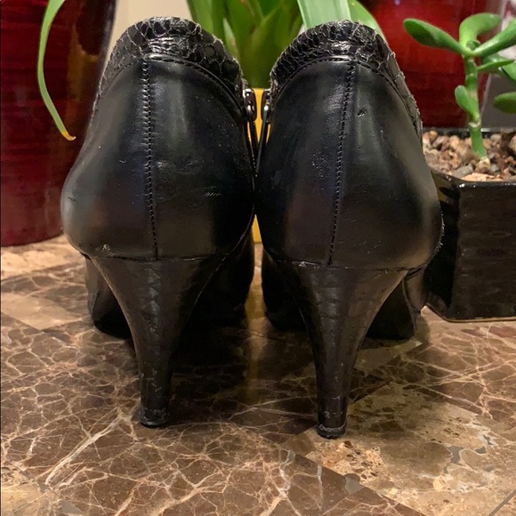 Black heeled bootie with faux snakeskin design - Picture 3 of 8